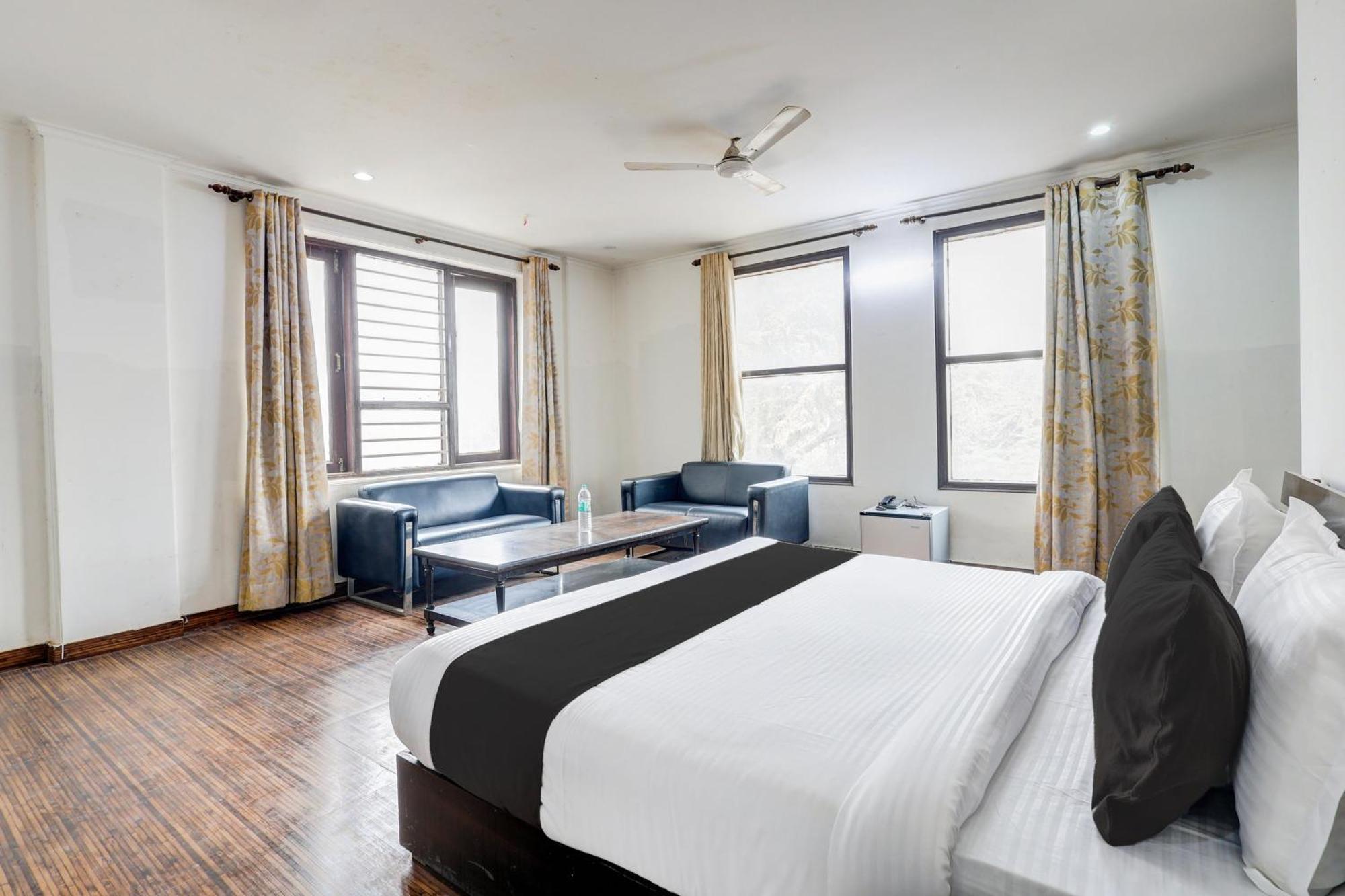 ホテル Super Townhouse Sector 38 Gurgaon Near Medanta エクステリア 写真