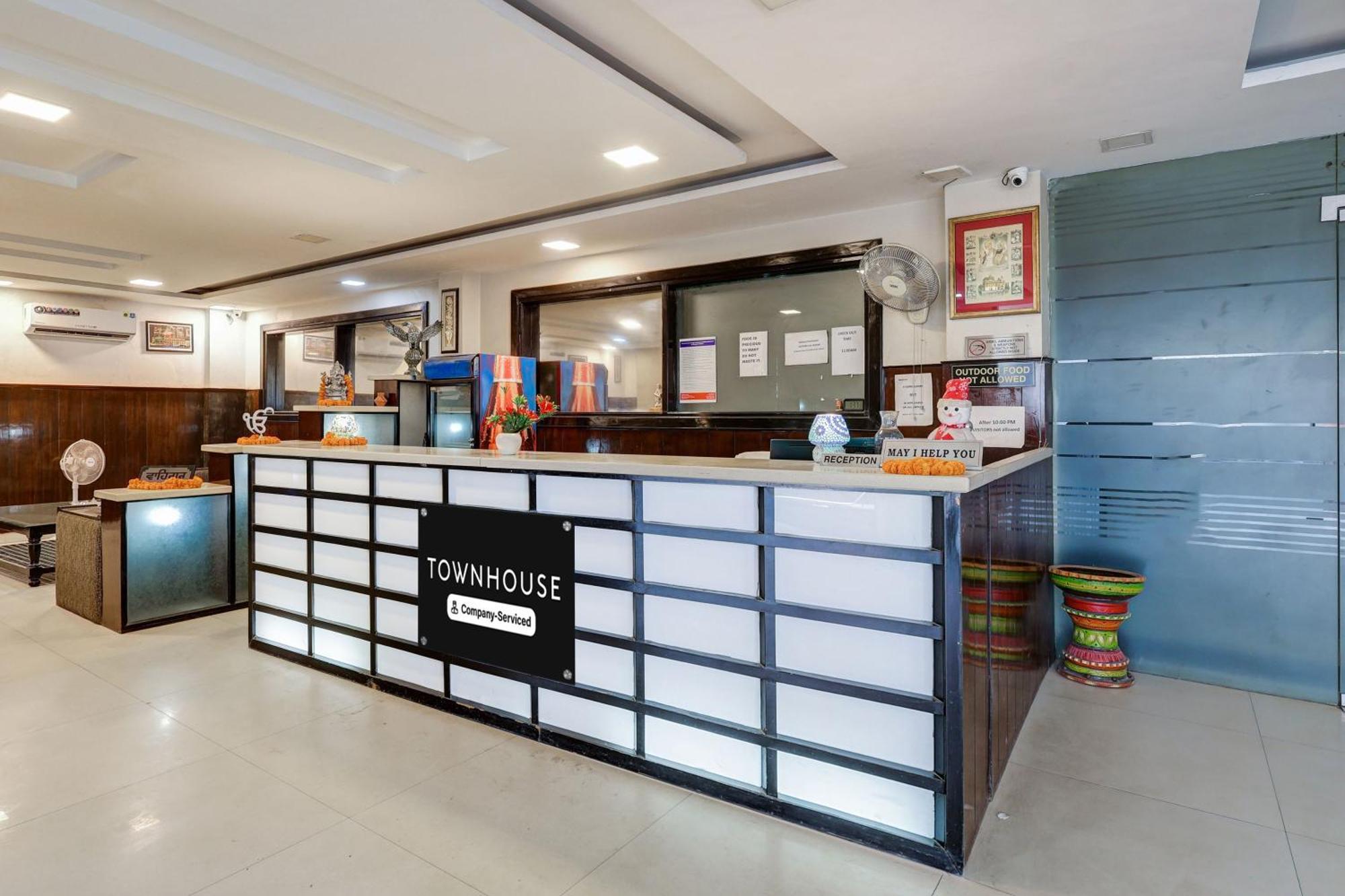 ホテル Super Townhouse Sector 38 Gurgaon Near Medanta エクステリア 写真