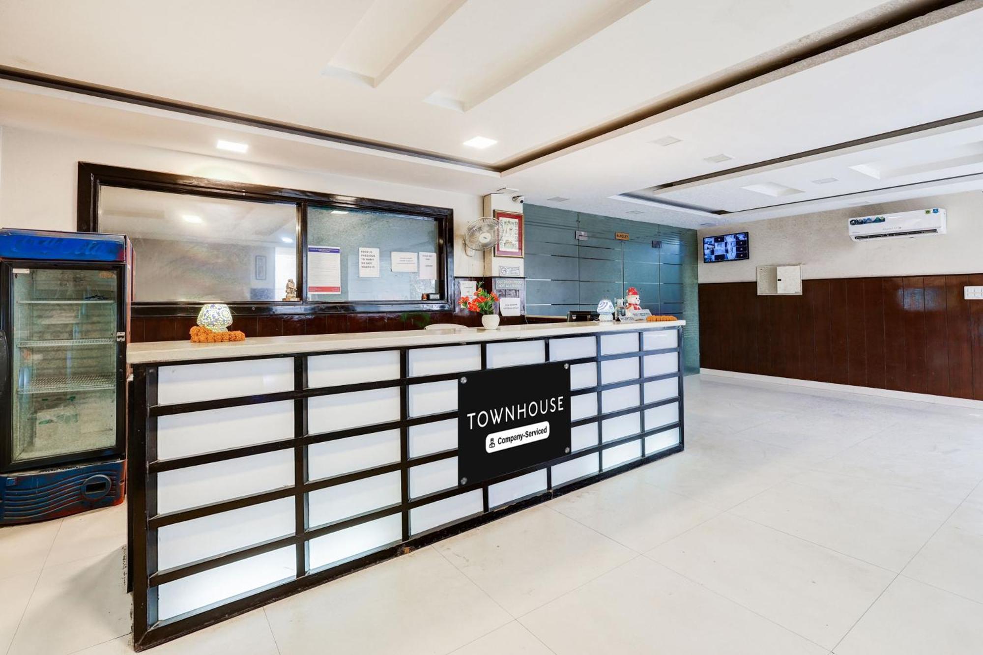 ホテル Super Townhouse Sector 38 Gurgaon Near Medanta エクステリア 写真