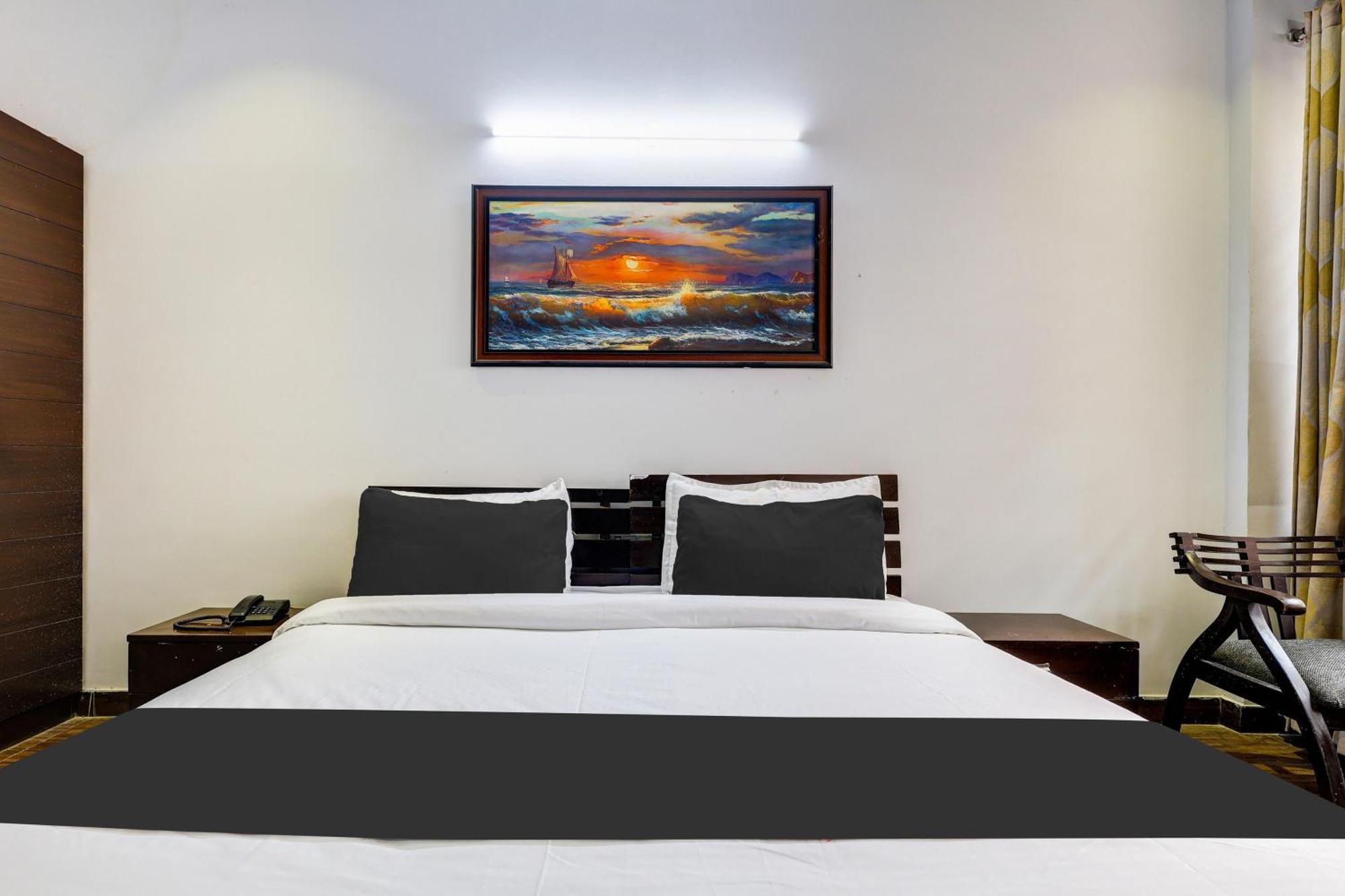 ホテル Super Townhouse Sector 38 Gurgaon Near Medanta エクステリア 写真