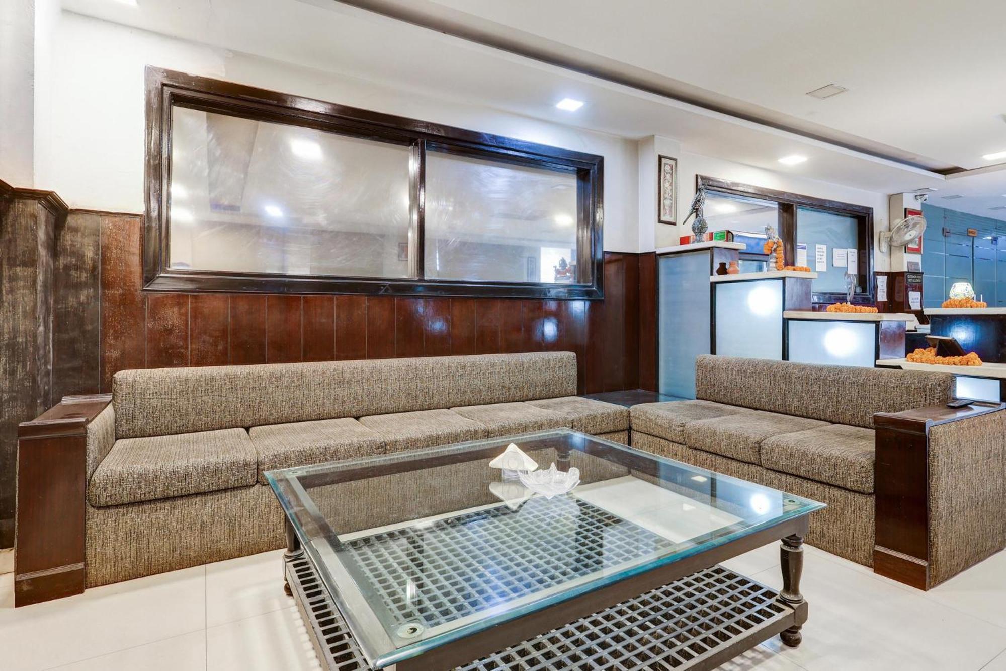 ホテル Super Townhouse Sector 38 Gurgaon Near Medanta エクステリア 写真