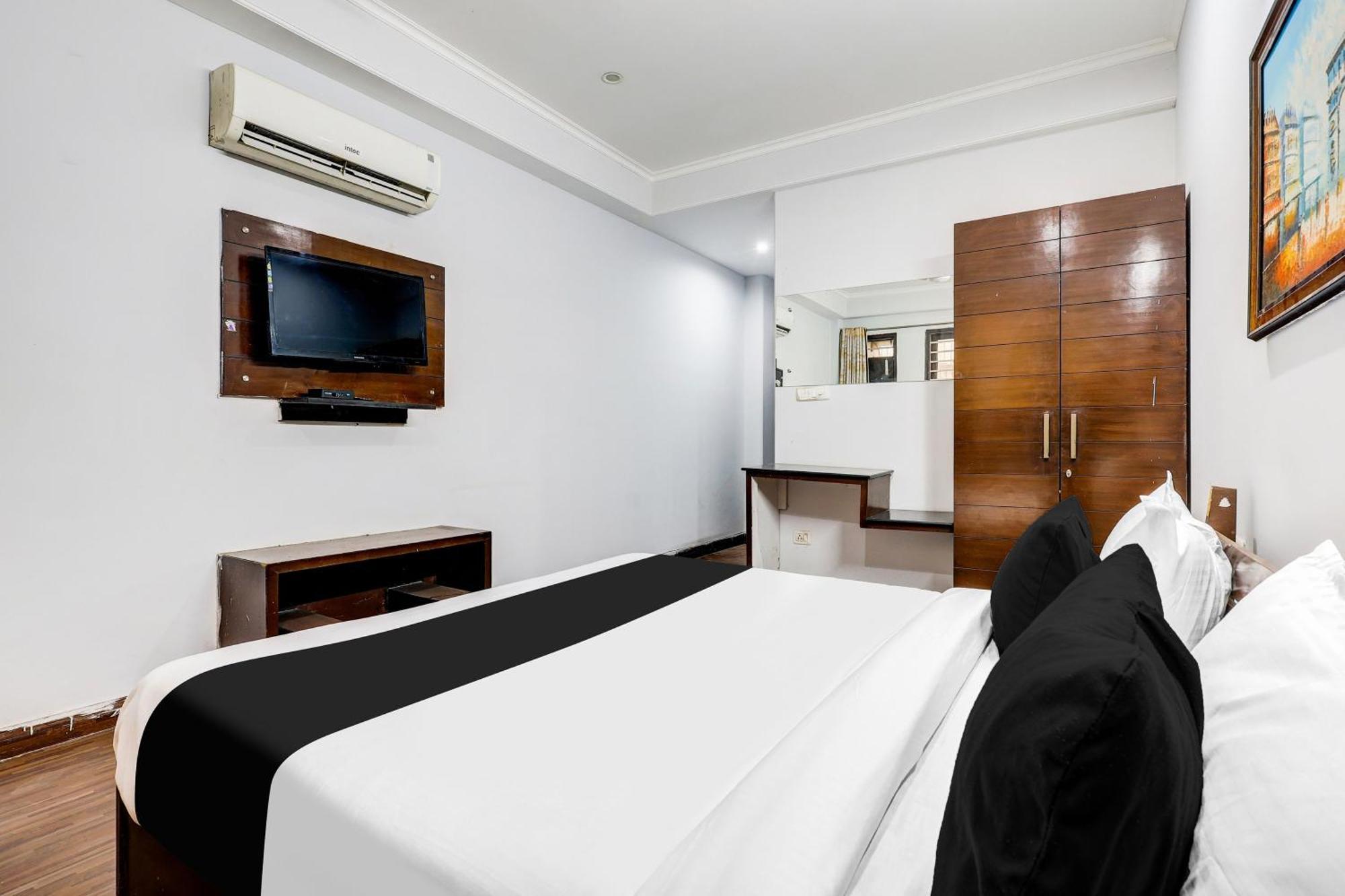ホテル Super Townhouse Sector 38 Gurgaon Near Medanta エクステリア 写真