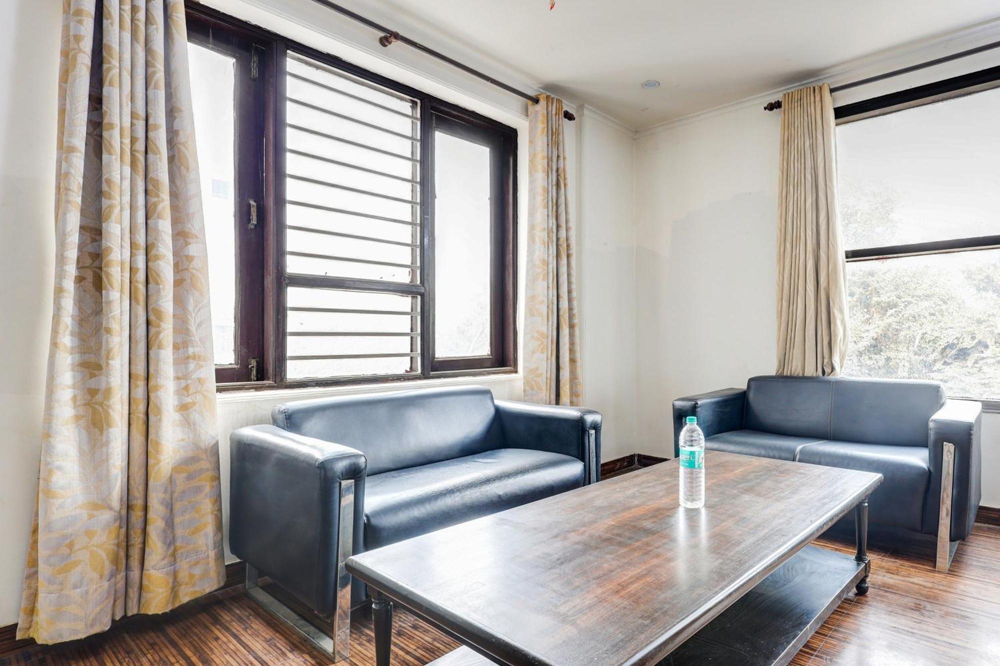 ホテル Super Townhouse Sector 38 Gurgaon Near Medanta エクステリア 写真