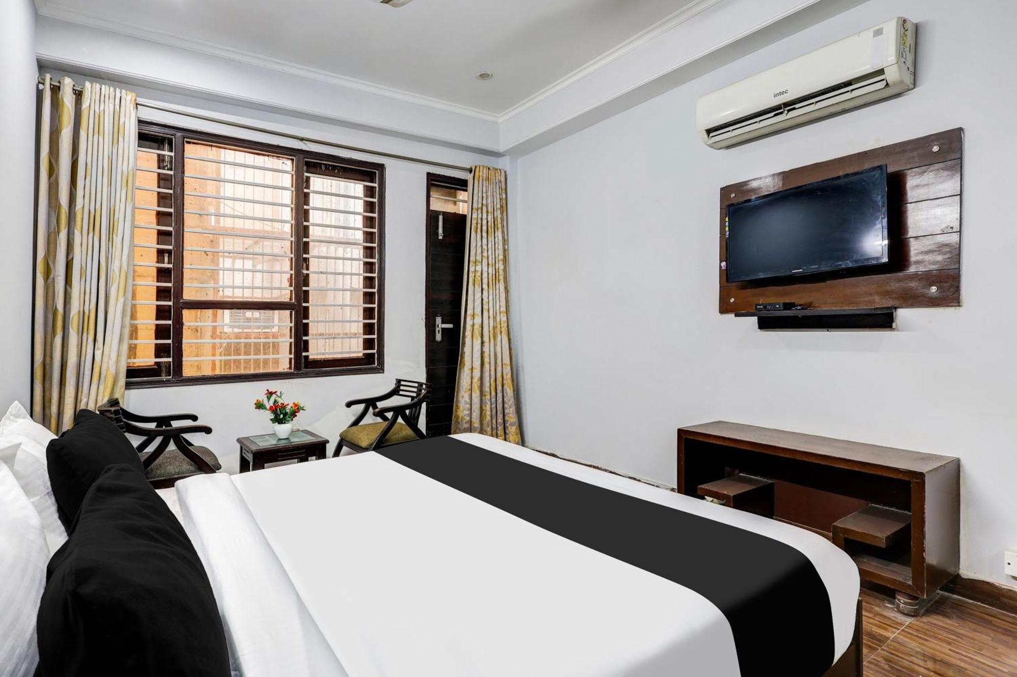 ホテル Super Townhouse Sector 38 Gurgaon Near Medanta エクステリア 写真