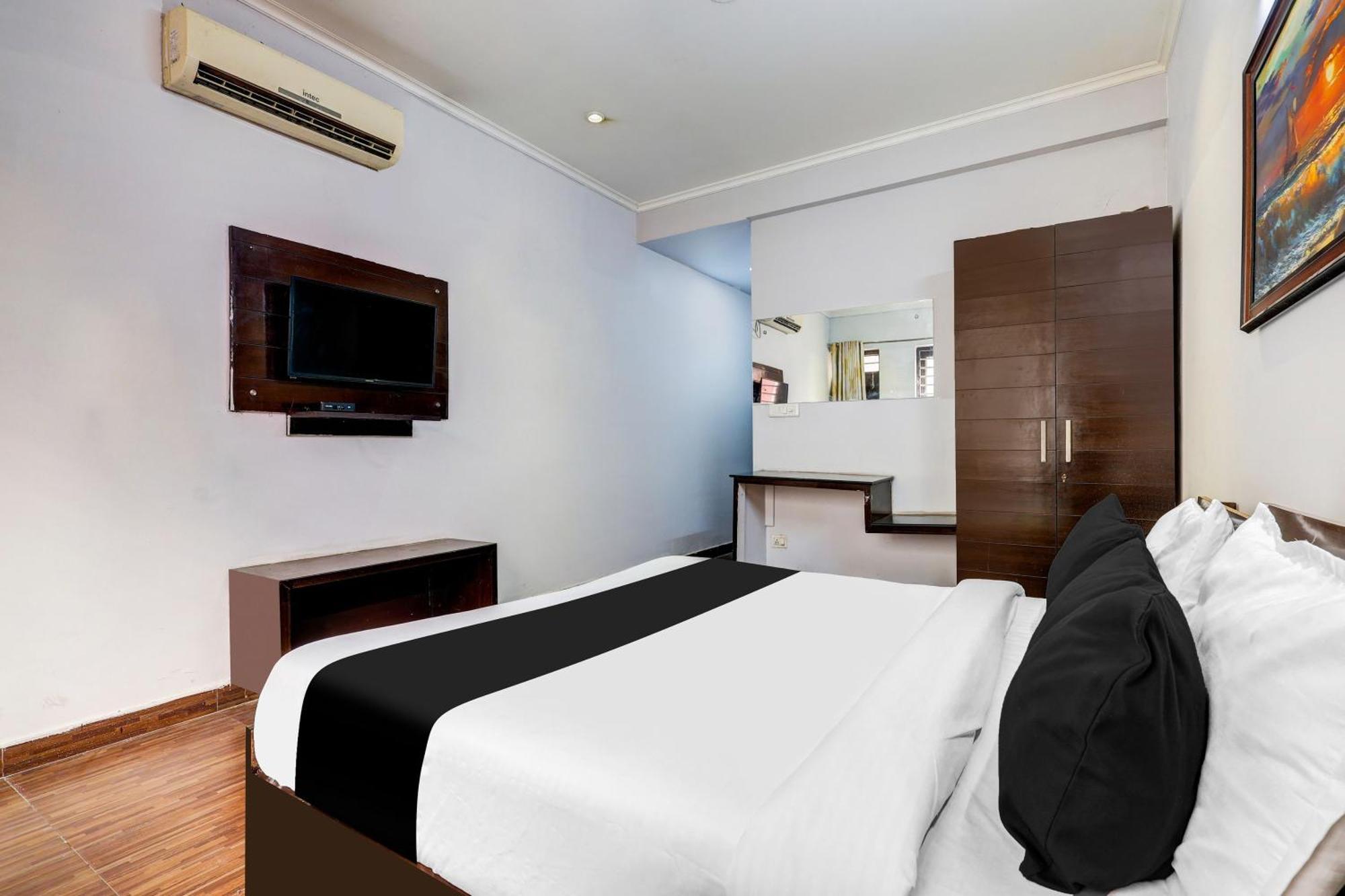 ホテル Super Townhouse Sector 38 Gurgaon Near Medanta エクステリア 写真