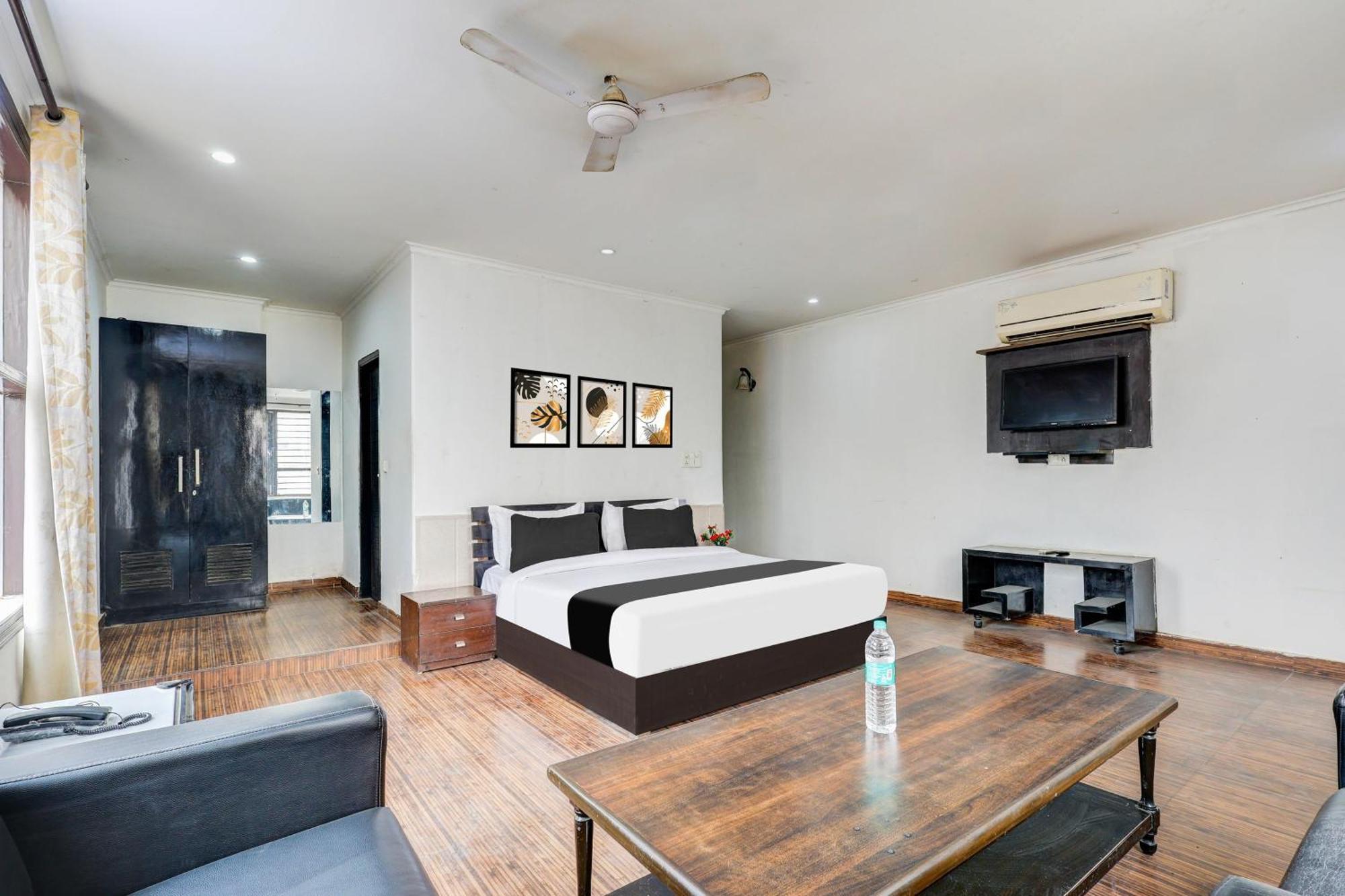 ホテル Super Townhouse Sector 38 Gurgaon Near Medanta エクステリア 写真